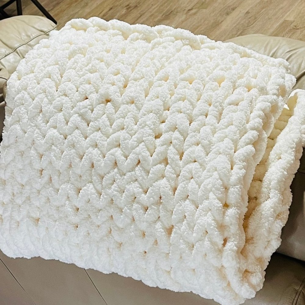 Cream Chenille Chunky Knit Blanket